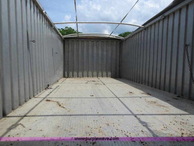 image for item L2782 1986 International S2300 grain truck