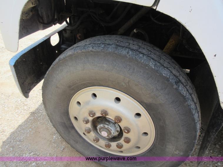 image for item L2782 1986 International S2300 grain truck