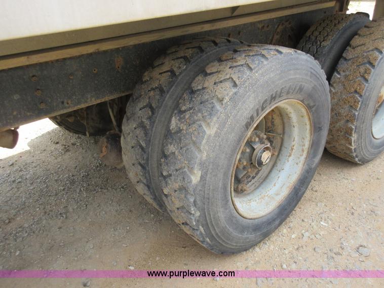 image for item L2782 1986 International S2300 grain truck