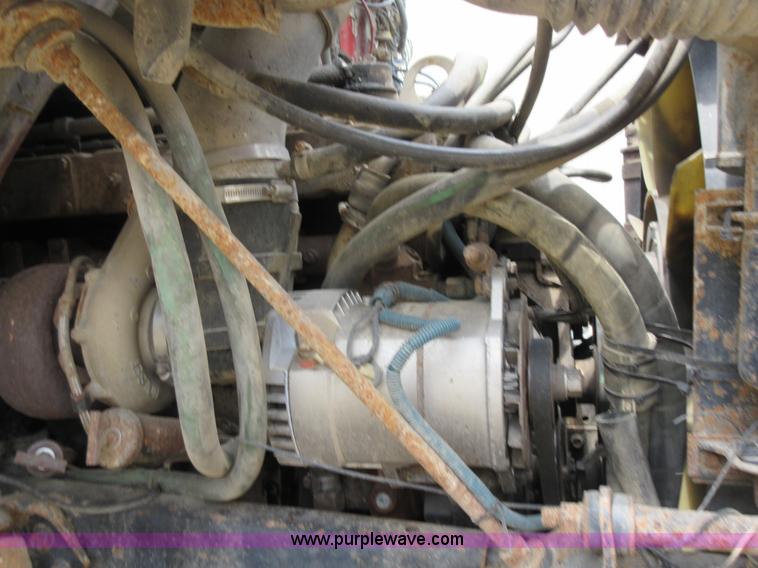 image for item L2782 1986 International S2300 grain truck