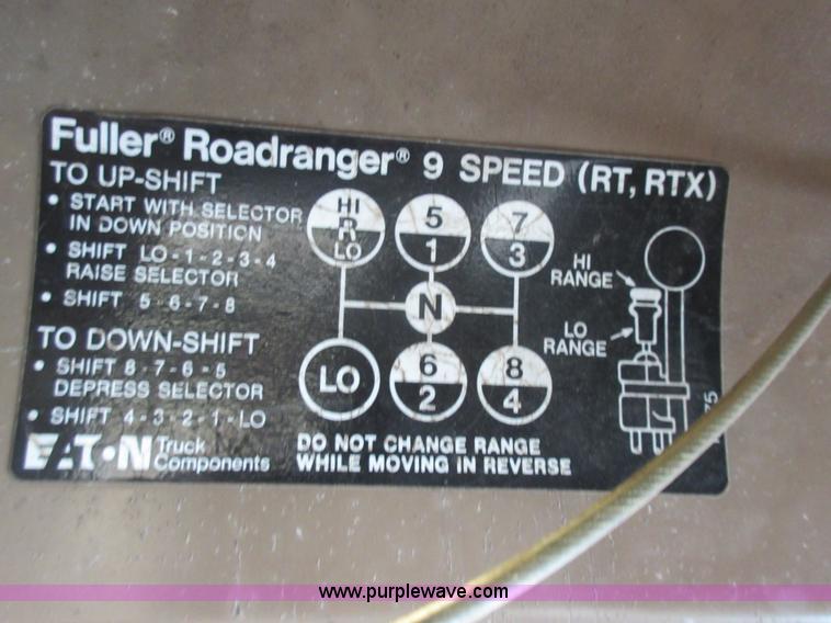 image for item L2782 1986 International S2300 grain truck
