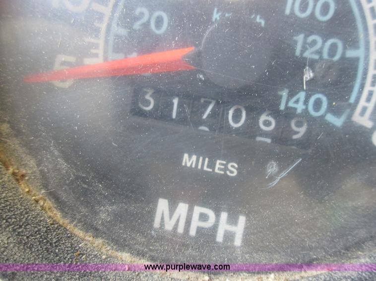 image for item L2782 1986 International S2300 grain truck