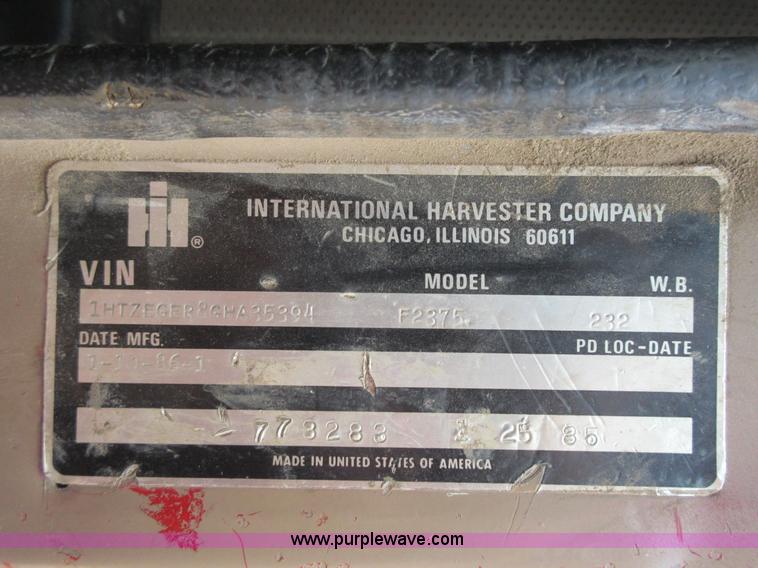 image for item L2782 1986 International S2300 grain truck