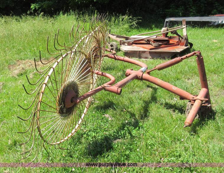 Vicon hay rake in Oak Grove, MO Item L2788 sold Purple Wave