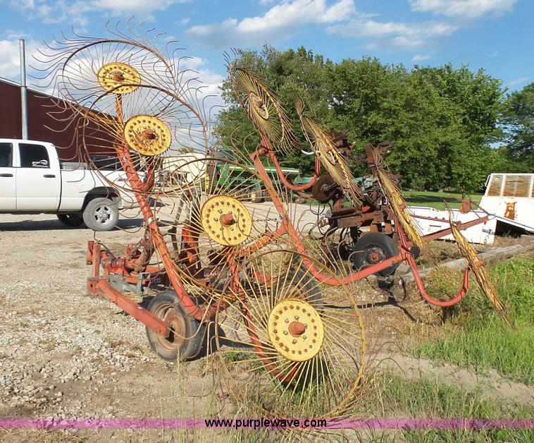 image for item L4922 Tonutti RCS8 hay rake