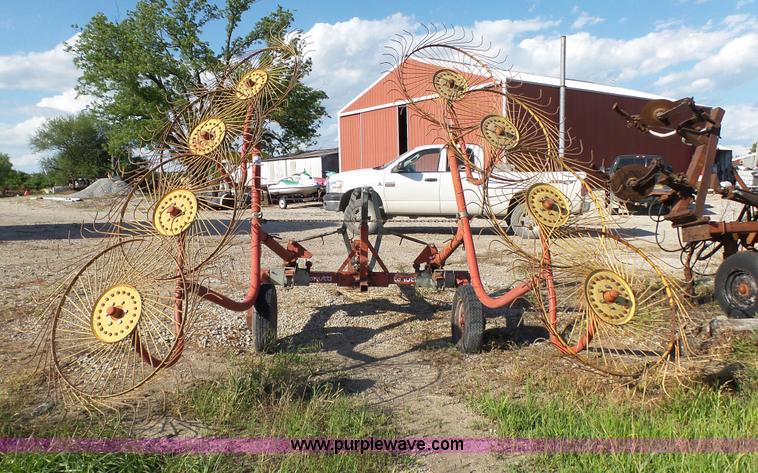 image for item L4922 Tonutti RCS8 hay rake