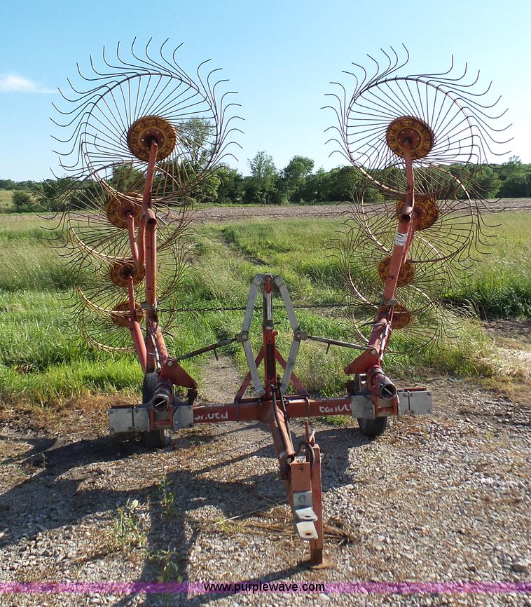 image for item L4922 Tonutti RCS8 hay rake
