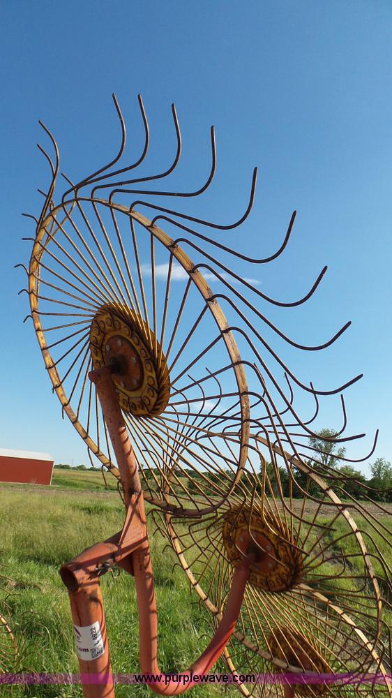 image for item L4922 Tonutti RCS8 hay rake