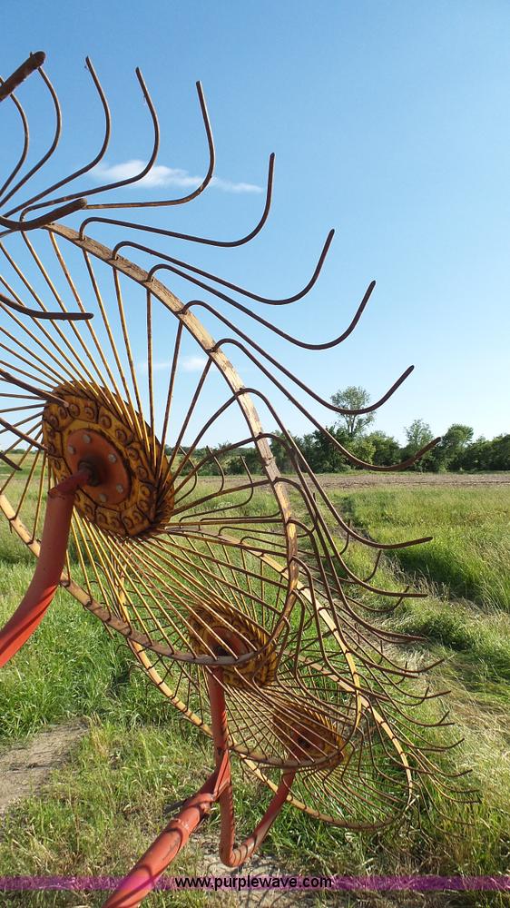 image for item L4922 Tonutti RCS8 hay rake