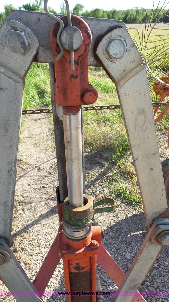 image for item L4922 Tonutti RCS8 hay rake