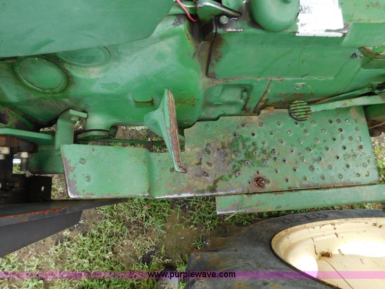 image for item L5877 John Deere 2120 tractor
