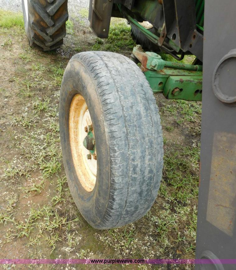 image for item L5877 John Deere 2120 tractor