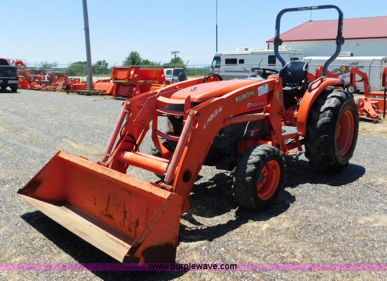 image for item L5882 Kubota L4240 tractor