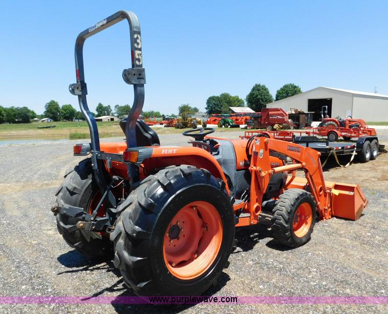 image for item L5882 Kubota L4240 tractor