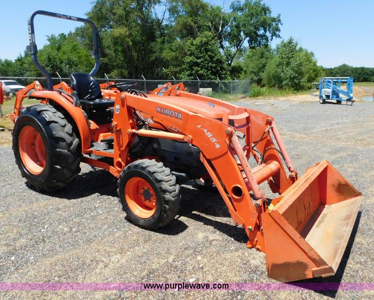image for item L5882 Kubota L4240 tractor