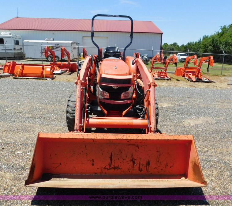 image for item L5882 Kubota L4240 tractor