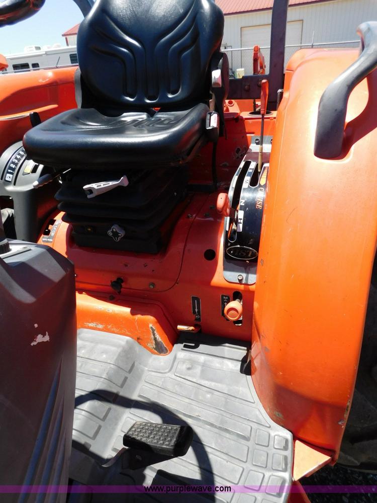 image for item L5882 Kubota L4240 tractor