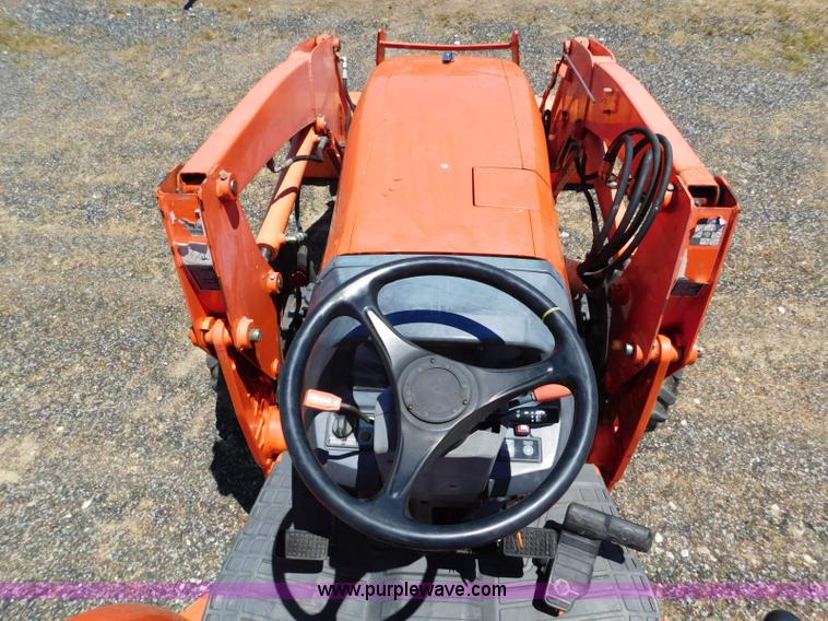 image for item L5882 Kubota L4240 tractor