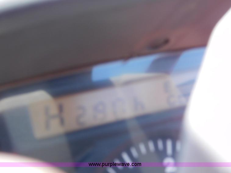 image for item L5882 Kubota L4240 tractor