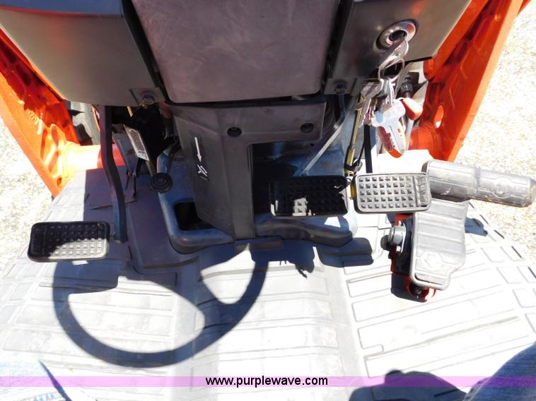 image for item L5882 Kubota L4240 tractor