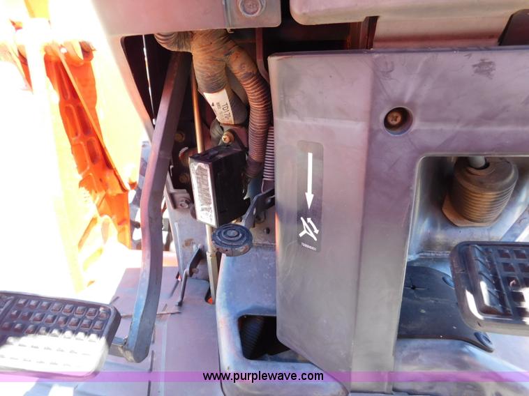 image for item L5882 Kubota L4240 tractor