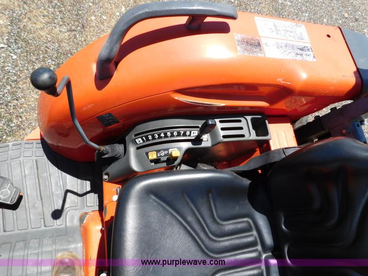 image for item L5882 Kubota L4240 tractor