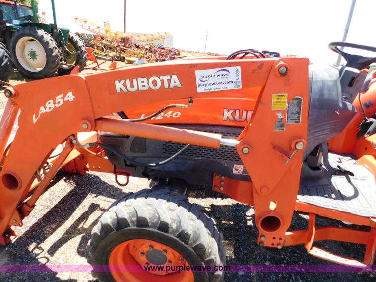 image for item L5882 Kubota L4240 tractor