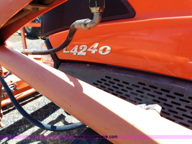 image for item L5882 Kubota L4240 tractor