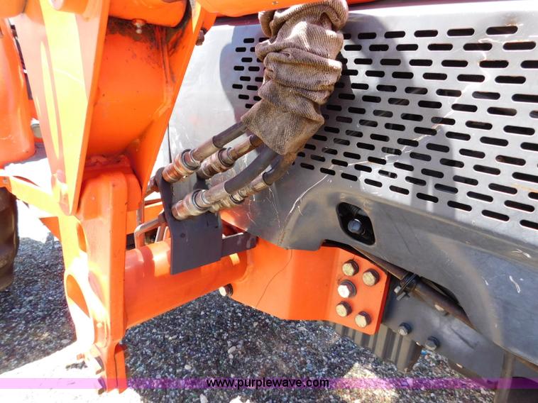 image for item L5882 Kubota L4240 tractor