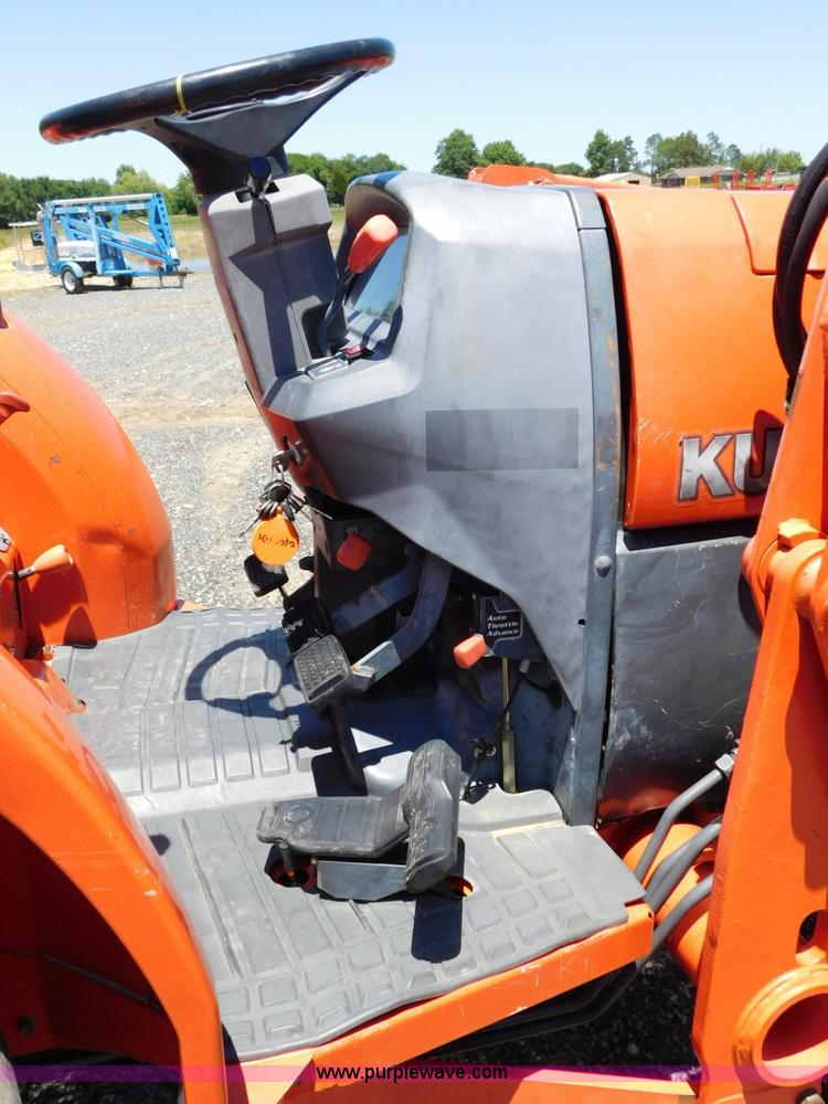 image for item L5882 Kubota L4240 tractor