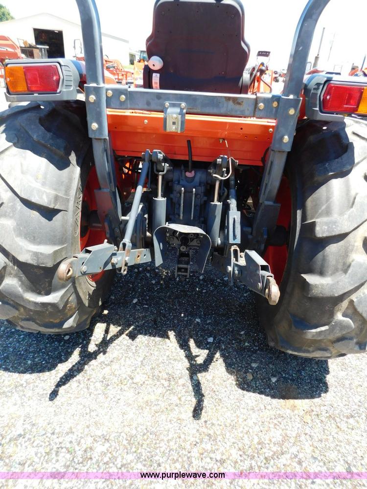 image for item L5882 Kubota L4240 tractor