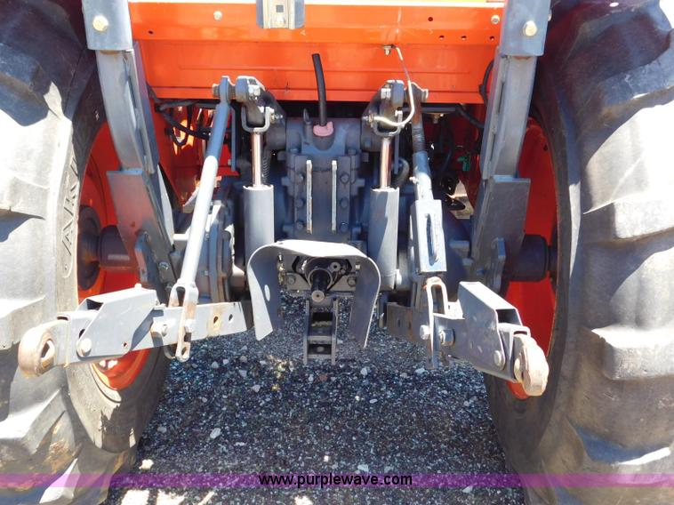 image for item L5882 Kubota L4240 tractor