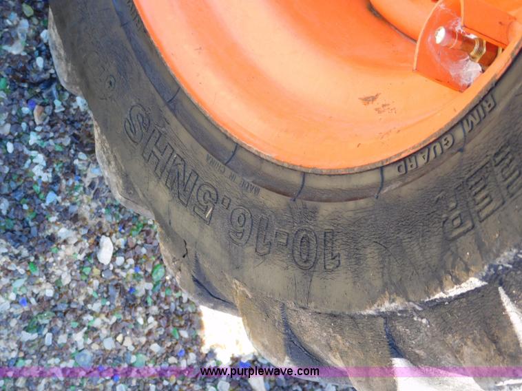 image for item L5882 Kubota L4240 tractor