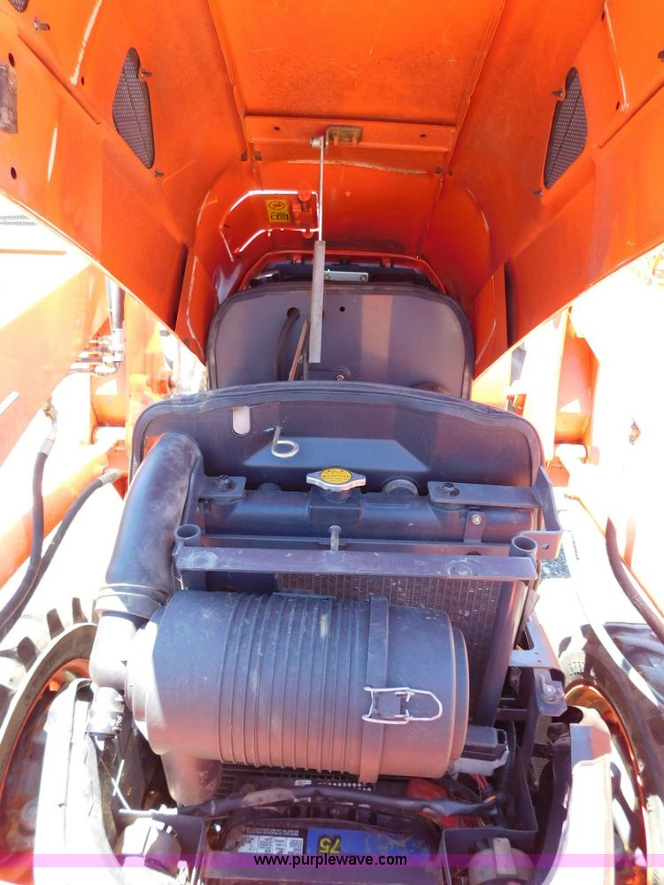 image for item L5882 Kubota L4240 tractor