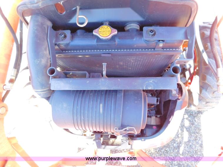 image for item L5882 Kubota L4240 tractor