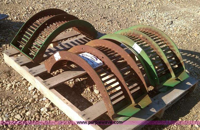 image for item L6098 John Deere round bar concaves