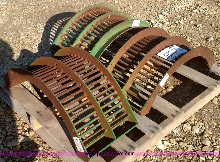 image for item L6098 John Deere round bar concaves