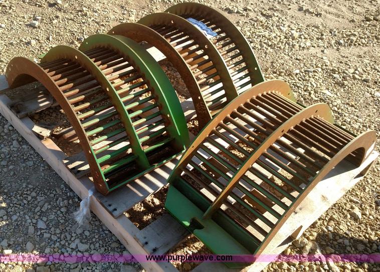 image for item L6098 John Deere round bar concaves