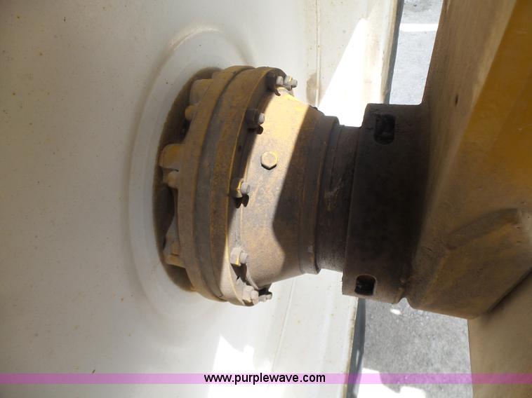 image for item L6362 1996 Ag-Chem RoGator 854 self-propelled applicator