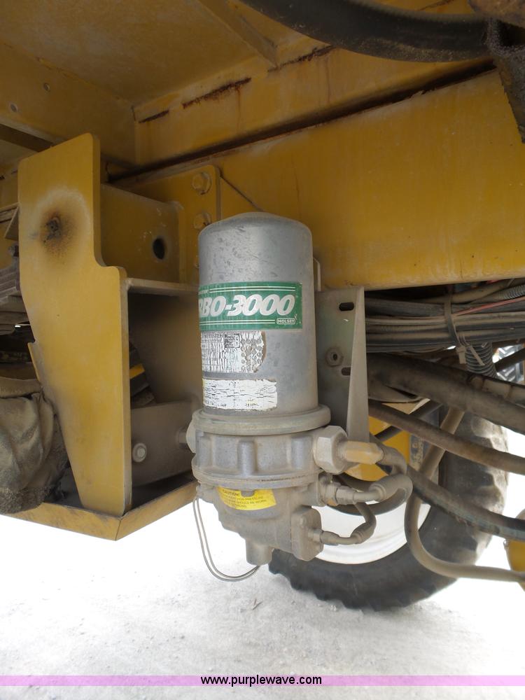 image for item L6362 1996 Ag-Chem RoGator 854 self-propelled applicator