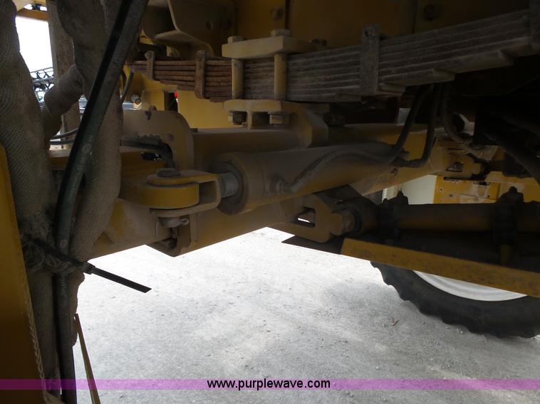 image for item L6362 1996 Ag-Chem RoGator 854 self-propelled applicator
