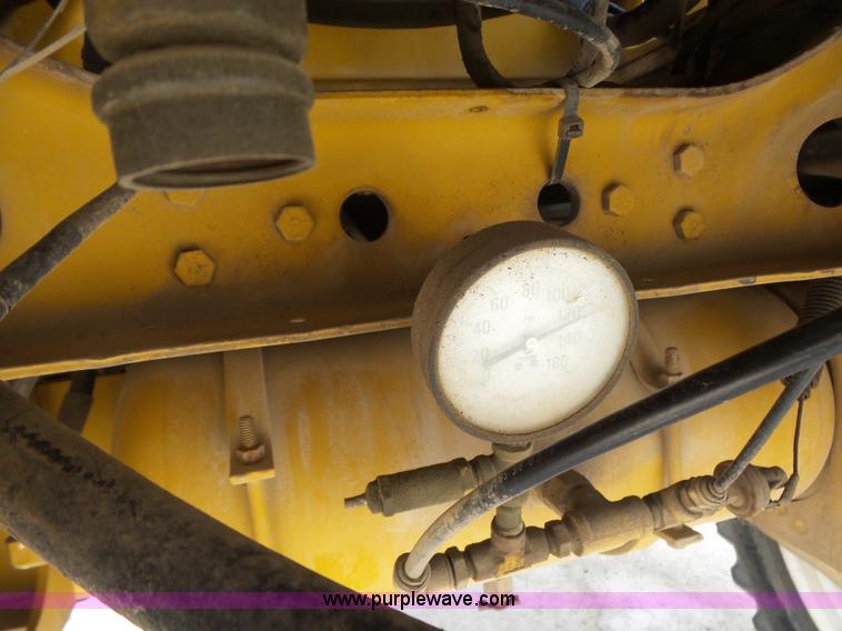 image for item L6362 1996 Ag-Chem RoGator 854 self-propelled applicator