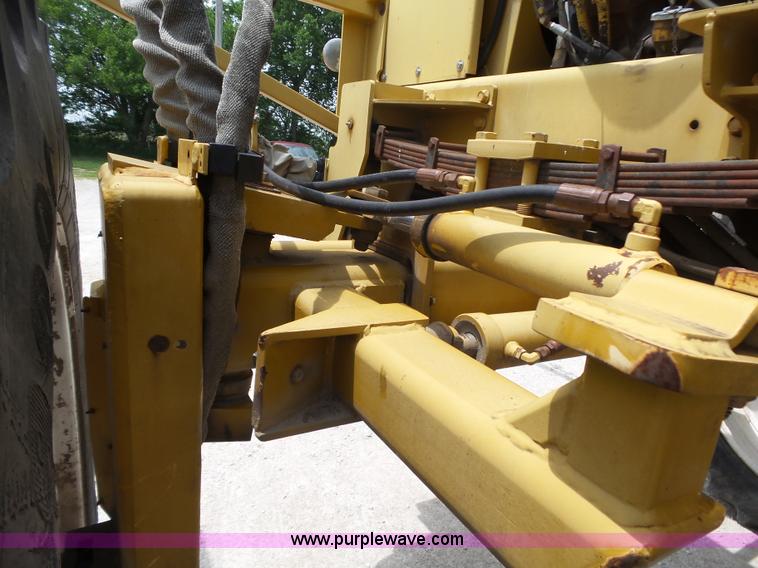 image for item L6362 1996 Ag-Chem RoGator 854 self-propelled applicator