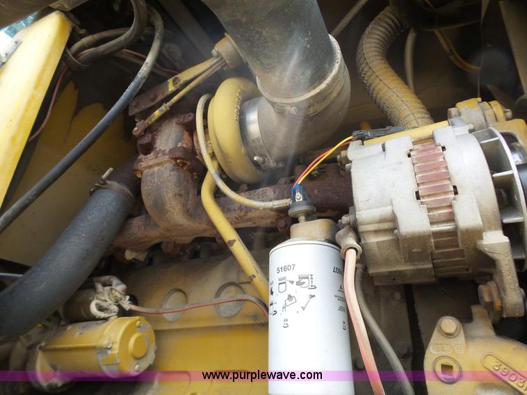 image for item L6362 1996 Ag-Chem RoGator 854 self-propelled applicator