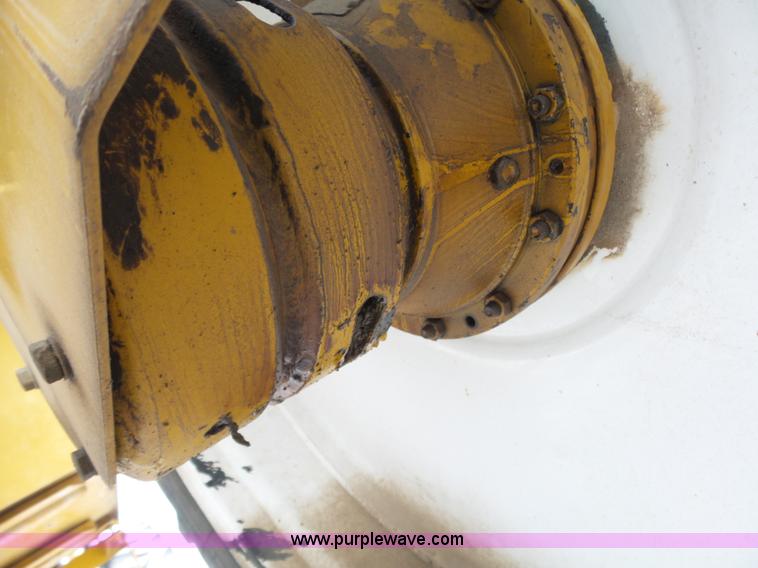 image for item L6362 1996 Ag-Chem RoGator 854 self-propelled applicator