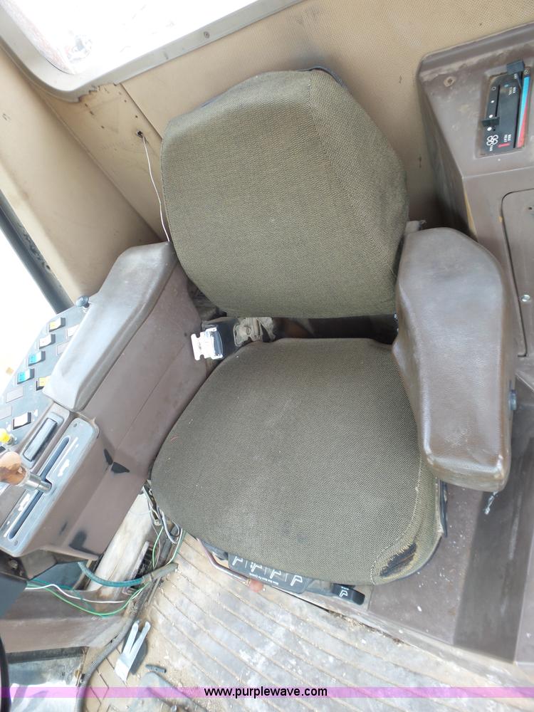 image for item L6362 1996 Ag-Chem RoGator 854 self-propelled applicator