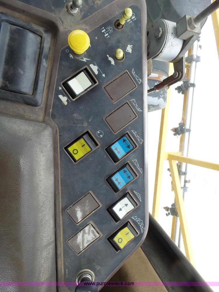 image for item L6362 1996 Ag-Chem RoGator 854 self-propelled applicator