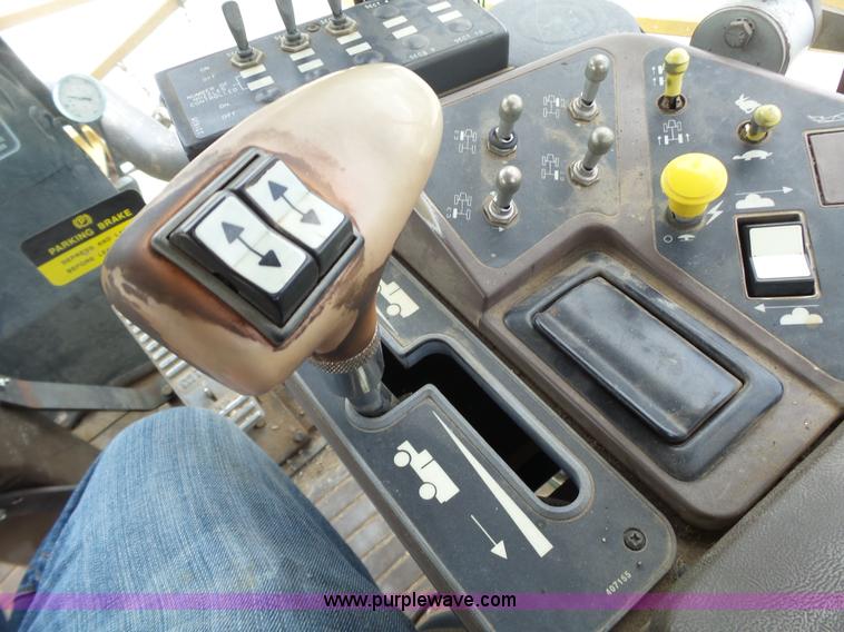 image for item L6362 1996 Ag-Chem RoGator 854 self-propelled applicator