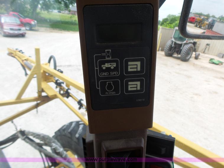 image for item L6362 1996 Ag-Chem RoGator 854 self-propelled applicator