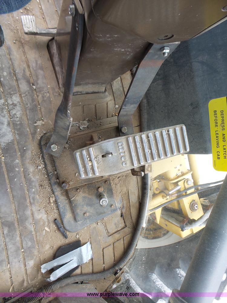 image for item L6362 1996 Ag-Chem RoGator 854 self-propelled applicator